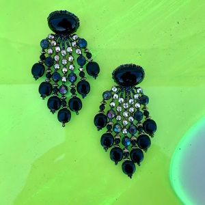Vintage beaded earrings, Black/iridescent